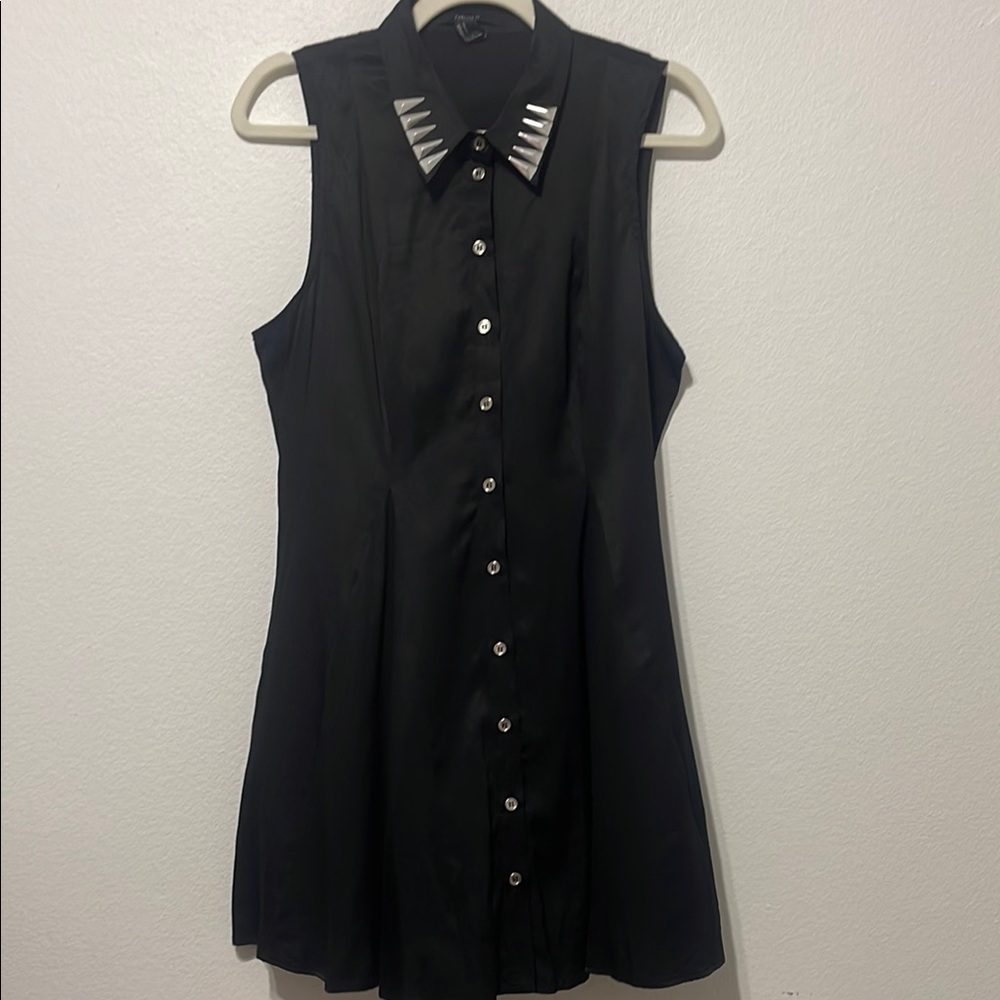 Forever 21 Black Mini Dress with Silver Accents Size Junior Large PTP 18” EUC